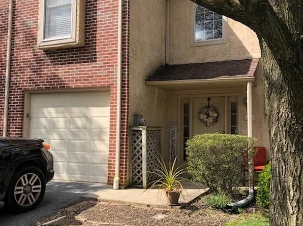 24 White Pine Ct, Lafayette Hill, PA 19444