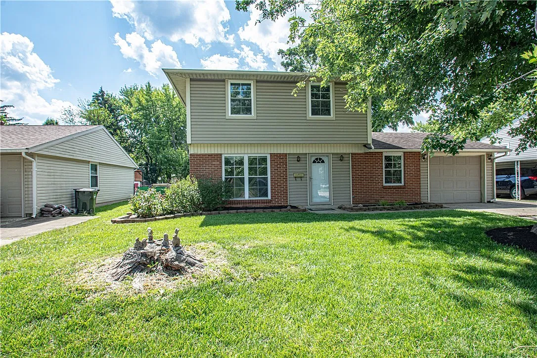 1031 S Alex Rd photo 1