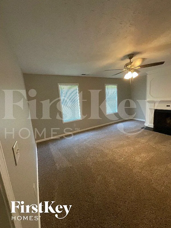 4 bed, 2.0 bath, 2788 sqft, $2,520 — Photo 2