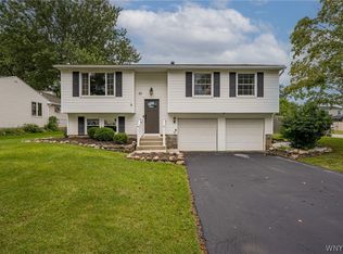 73 Chapel Glen Dr, Hamburg, NY 14075
