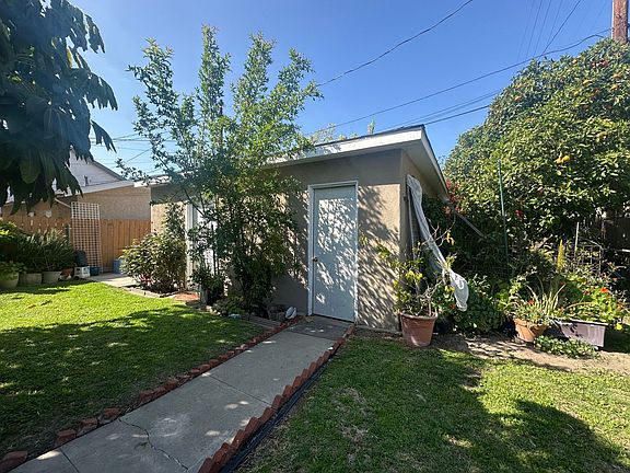4th image of 113 W Rosslynn Ave #0
