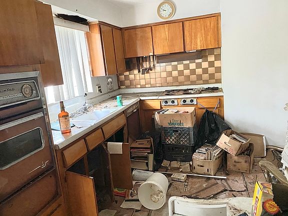 5th image of 26017 57th Ave