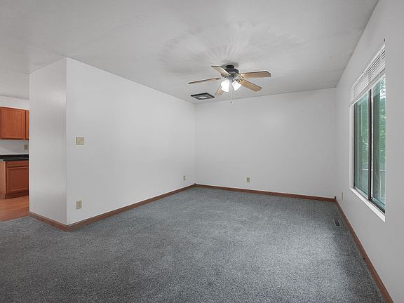 5th image of 1392 Valley Dr