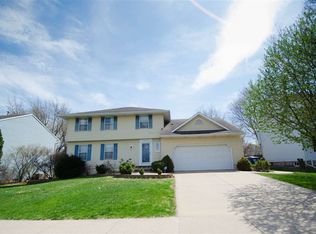 2725 Crow Creek Rd, Bettendorf, IA 52722