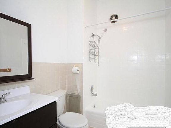 2nd image of 1141 W Belmont Ave #2