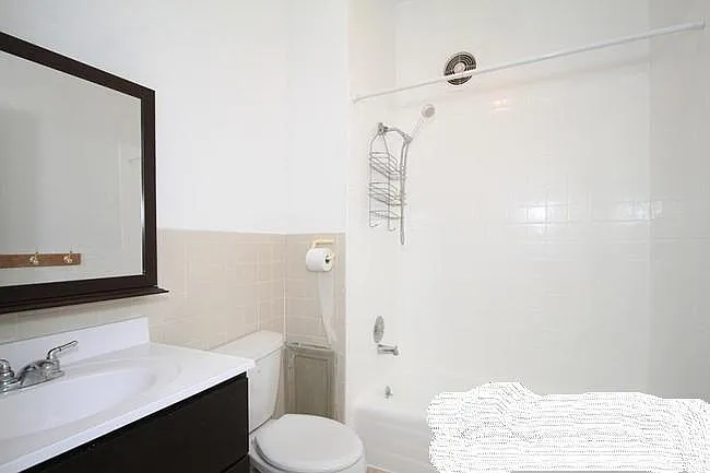 Building Photo - 1141 W Belmont Ave #2