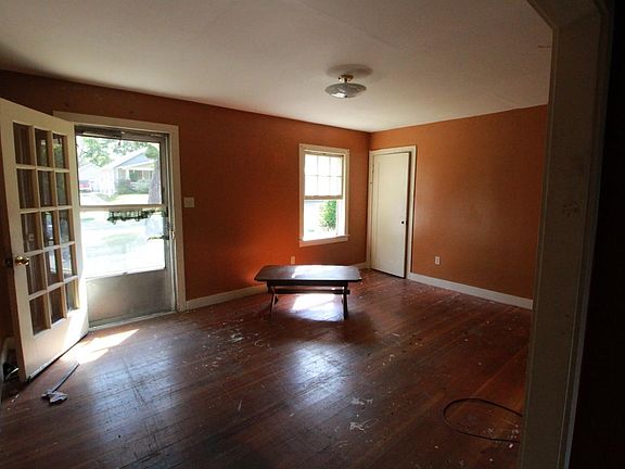 2nd image of 411 NE 9th St