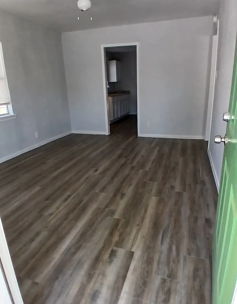 3 bed, 852 sqft, $1,399 — Photo 1