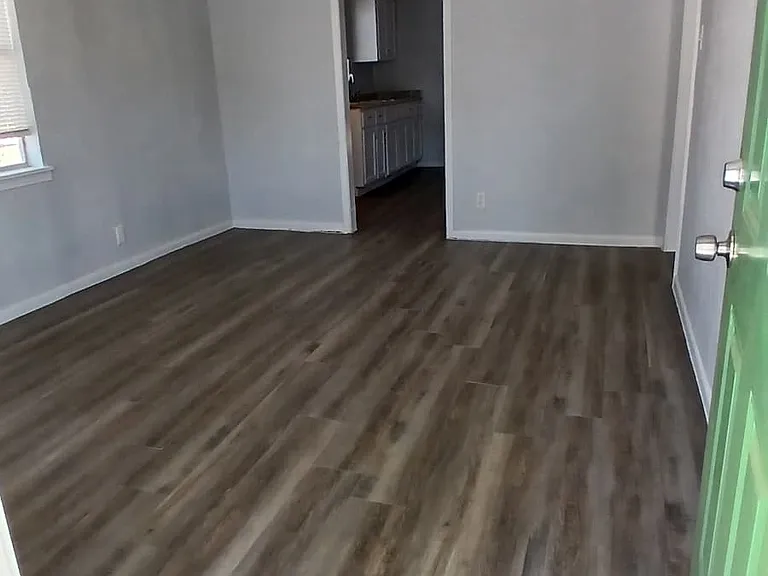 1430 Onslow St — Photo 1