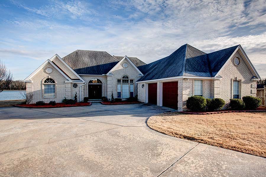 1st image of 901 Elkhorn Ct
