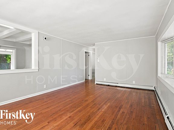 3rd image of 7932 Newland Ave