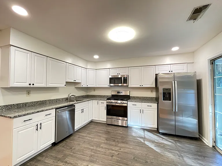 240 Teasdale Pl — Photo 6
