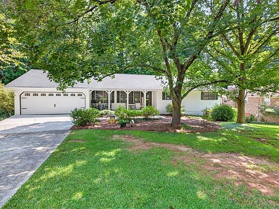 4th image of 732 Windy Dr