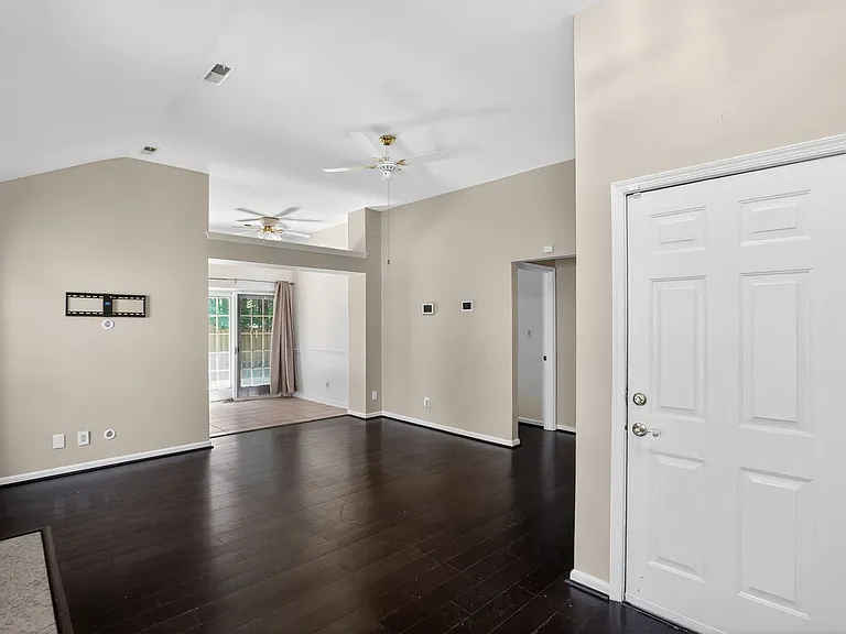 47950 Mayflower Dr — Photo 3