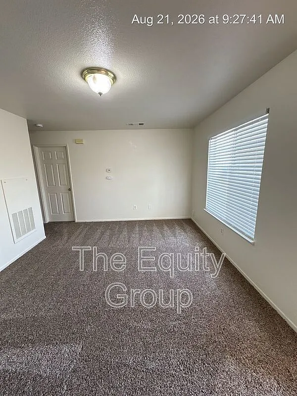 2 bed, 1.0 bath, 850 sqft, $1,350 — Photo 2