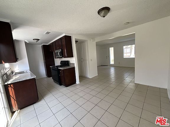 5th image of 142 E Merrill Ave
