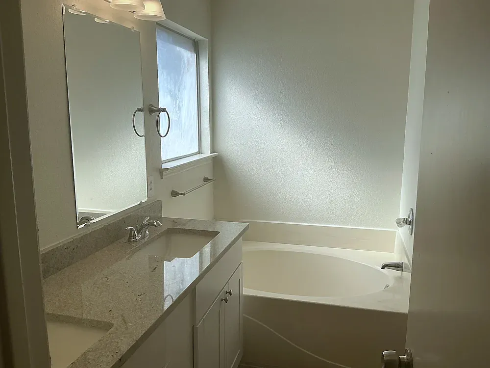 4 bed, 1896 sqft, $1,250 — Photo 2