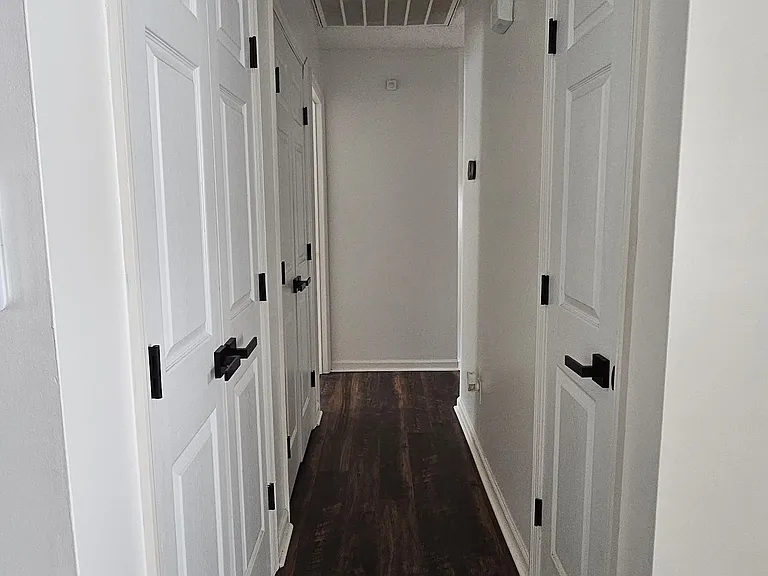 423 Spring Dr — Photo 2