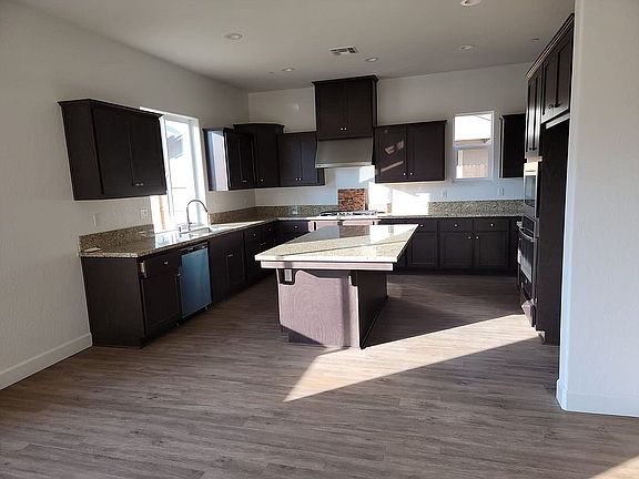 3rd image of 2291 N Laverne Ave