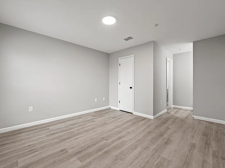 2000 Oasis — Photo 17