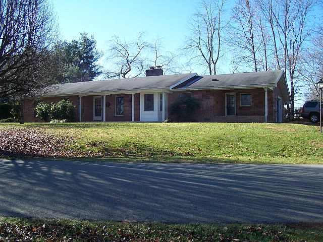 1st image of 18456 Essex Dr