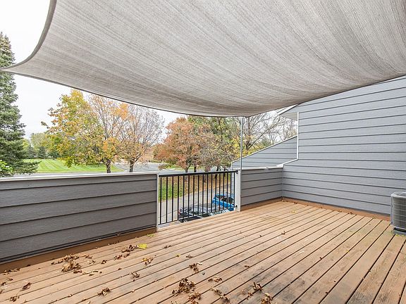 Large deck perfect for entertaining