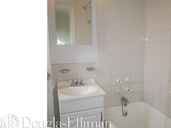 3rd image of 850 Amsterdam Ave APT 5B