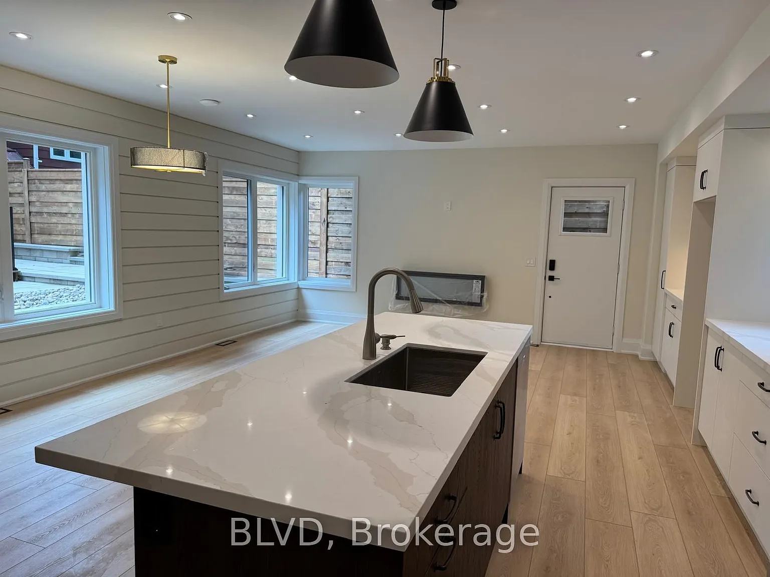 3 bed, $4,380 — Photo 3