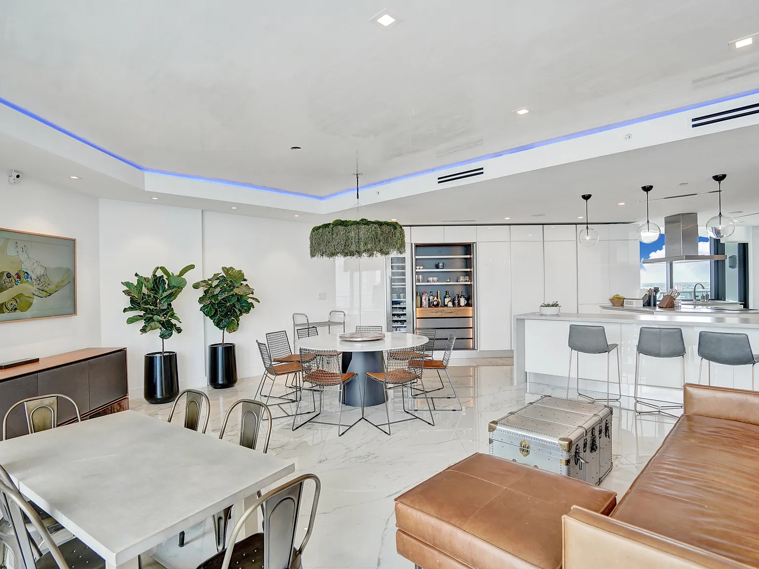 6 bed, 4800 sqft, $23,000 — Photo 3
