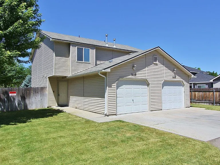 3833 N Jackie Ln — Photo 1
