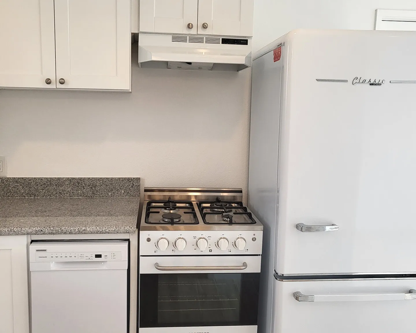 Studio, 281 sqft, $1,300 — Photo 2