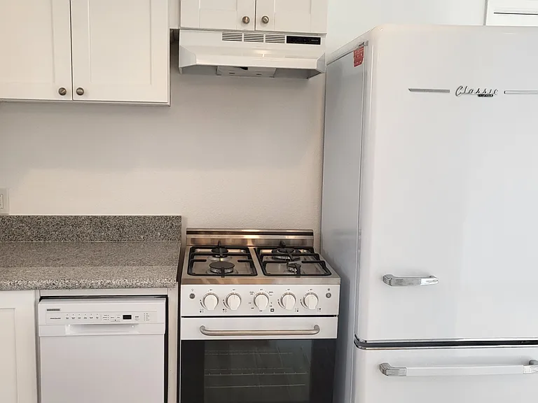 2138 Mark Ave — Photo 2