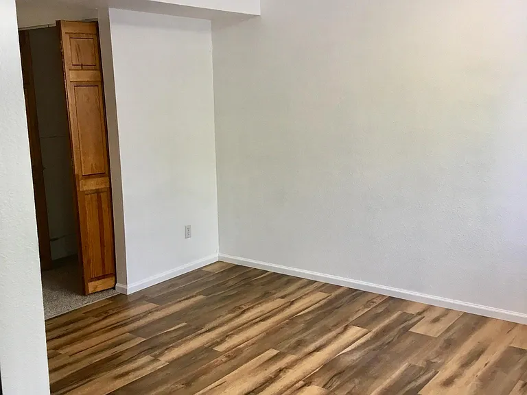 29 Evergreen St — Photo 8