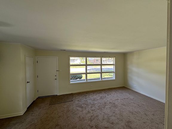 5th image of 313 Oakwood St