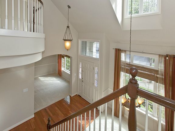 3rd image of 2059 32nd Ave NE