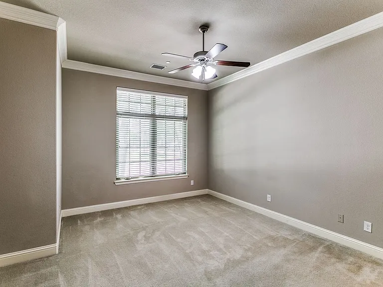 809 Milton Way — Photo 6