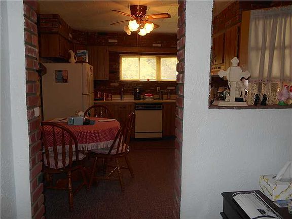 4th image of 130 Station St