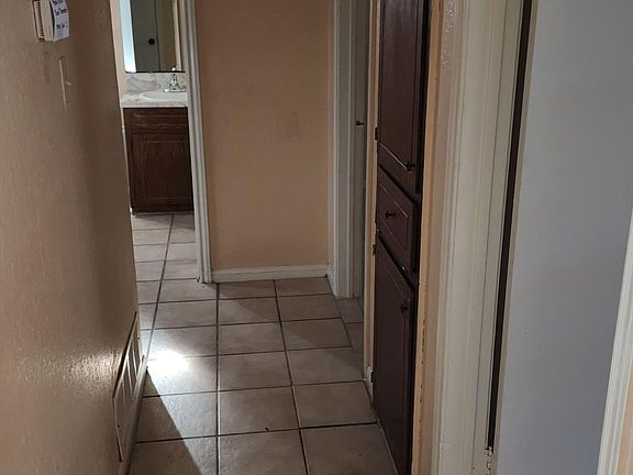 3rd image of 926 Dryden Ave