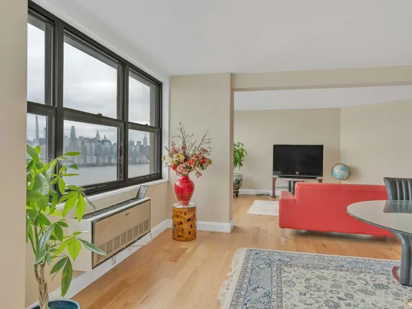 7004 Blvd East image 5 of 39