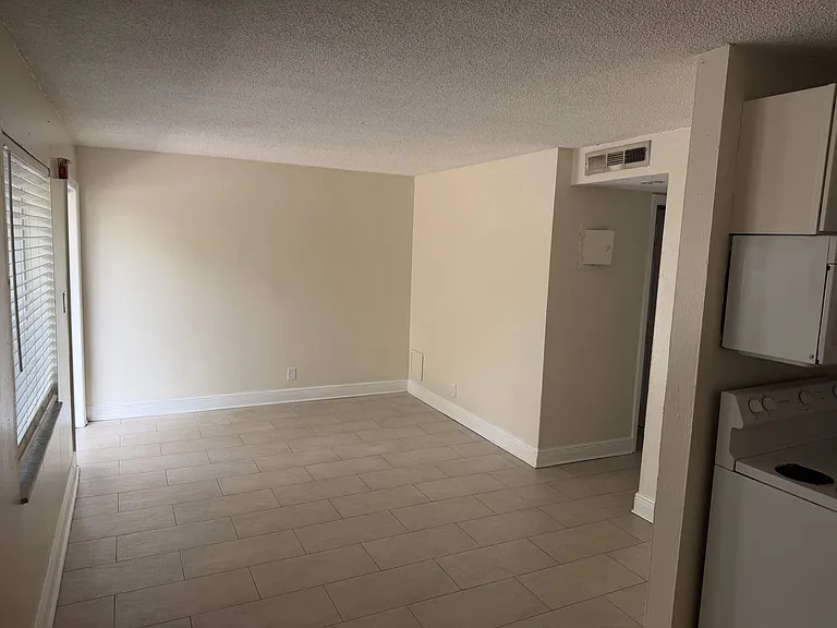 1151 NE 16th Ct #2 — Photo 3