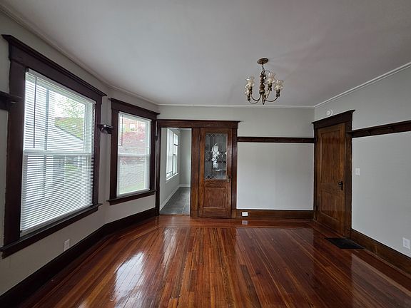 3rd image of 126 Hobart St #A