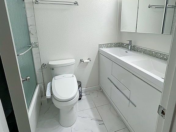 2nd image of 1565 Four Oaks Cir #27
