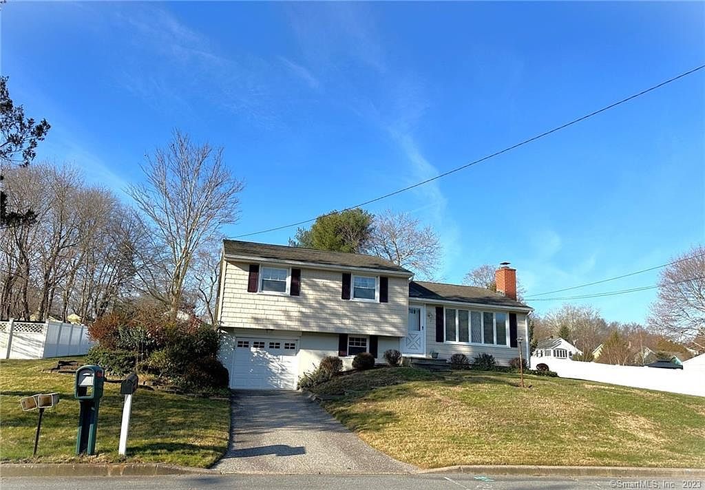 7 Clark Pl, Quaker Hill, CT 06375 | Zillow