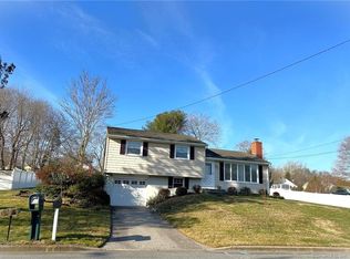7 Clark Pl, Quaker Hill, CT 06375