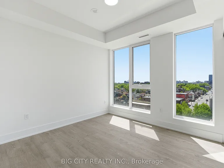 858 Dupont St #705 — Photo 8