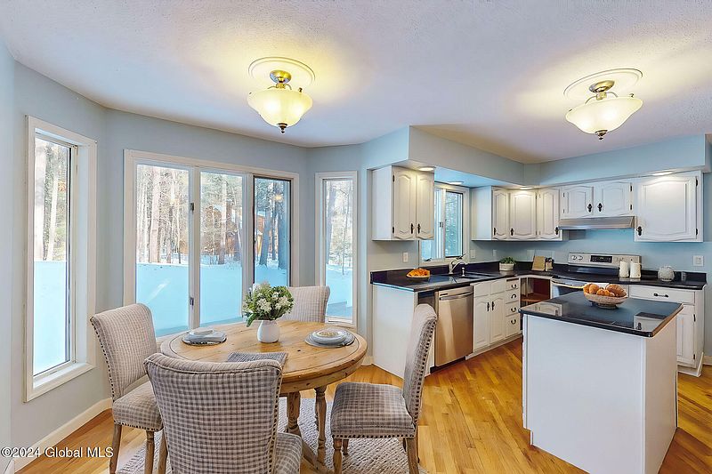 5th image of 10 Robinwood Drive