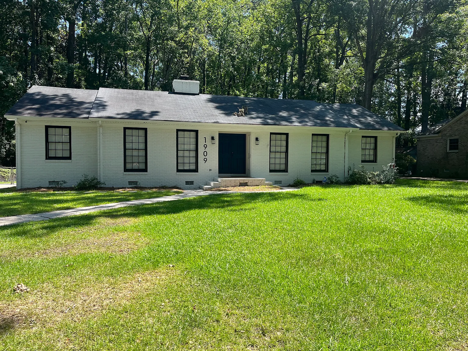 3 Bedroom 2 Bath Near Stadium — Photo 1