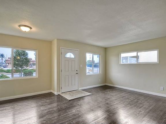 4th image of 1072 Prescott Ave