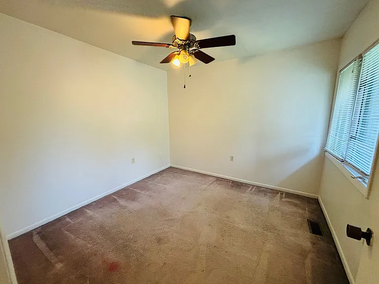 324 Shenandoah Cir — Photo 8