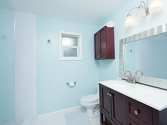 Master Bath w/Walk-in Shower